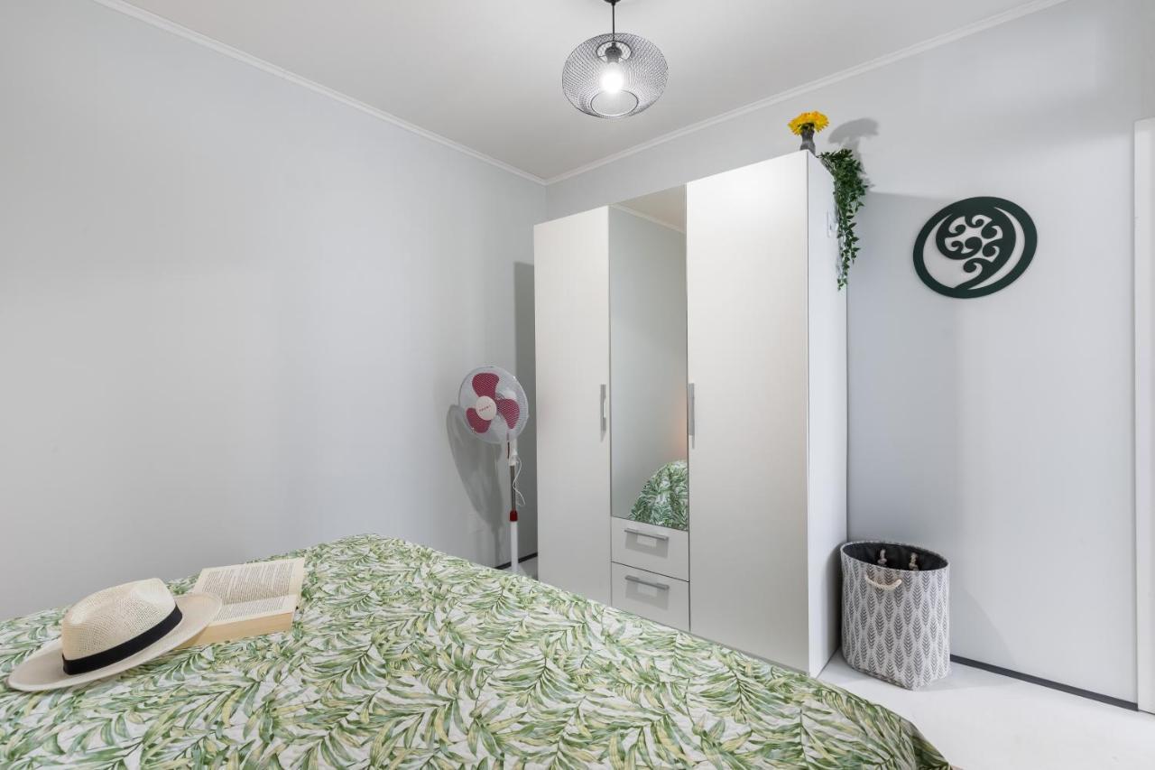 Waterview Apartments - Koru Apartment And Pool Mimice Bagian luar foto